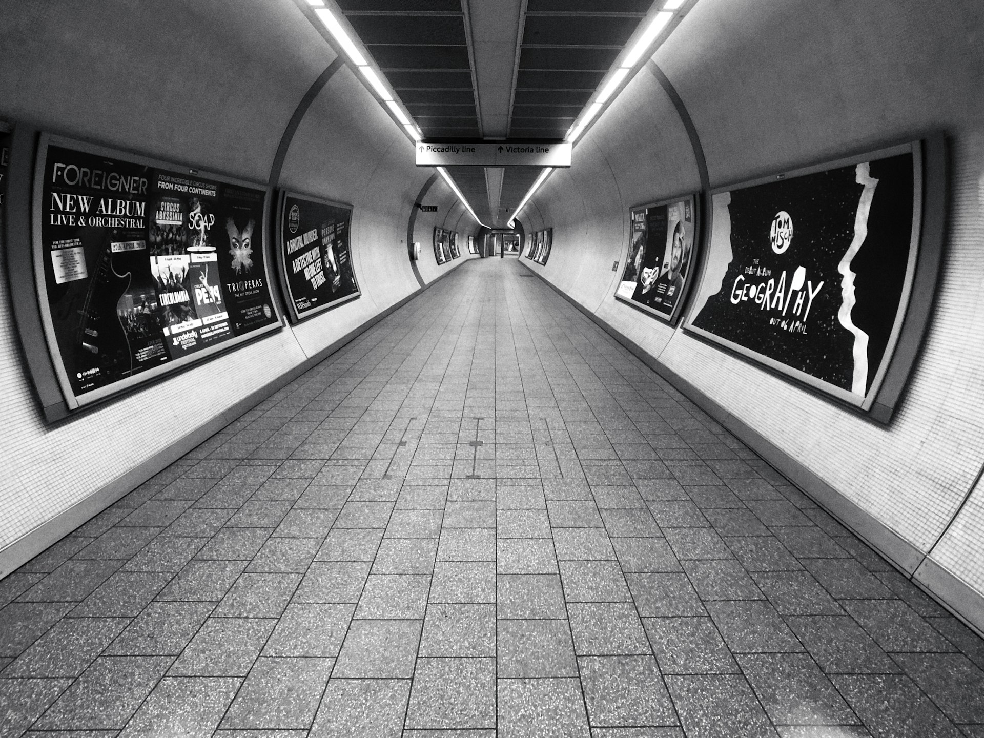 Advertising in Metro/Tubes Tunnels  